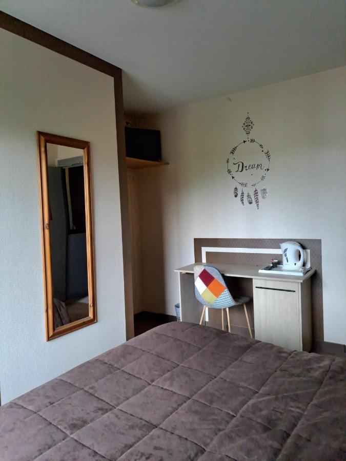 Le Petit Pecheur Hotel Saint-Florent-le-Vieil Exterior photo