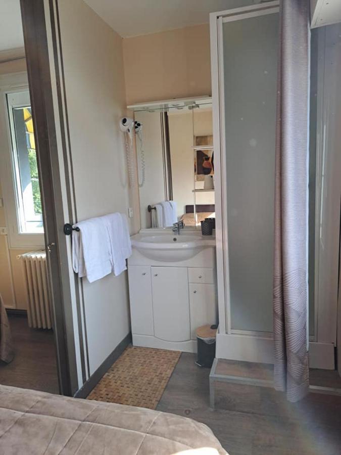 Le Petit Pecheur Hotel Saint-Florent-le-Vieil Exterior photo