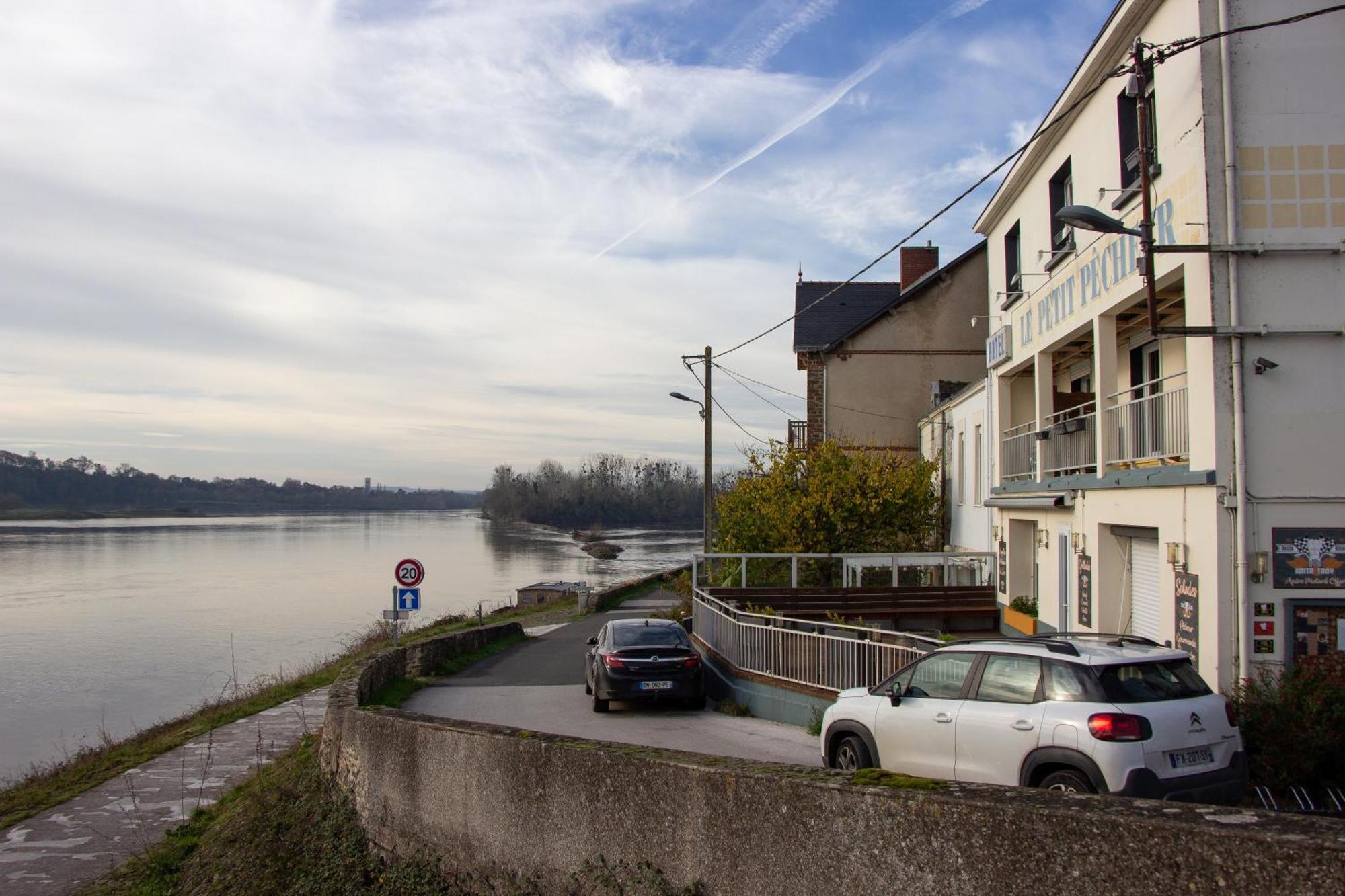 Le Petit Pecheur Hotel Saint-Florent-le-Vieil Exterior photo