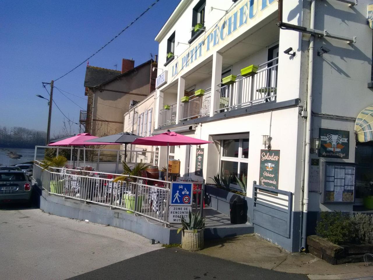 Le Petit Pecheur Hotel Saint-Florent-le-Vieil Exterior photo